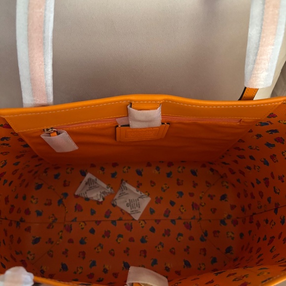 Coach City Tote with matching Coach Long Zip-Around Wallet - Picture 2 of 6